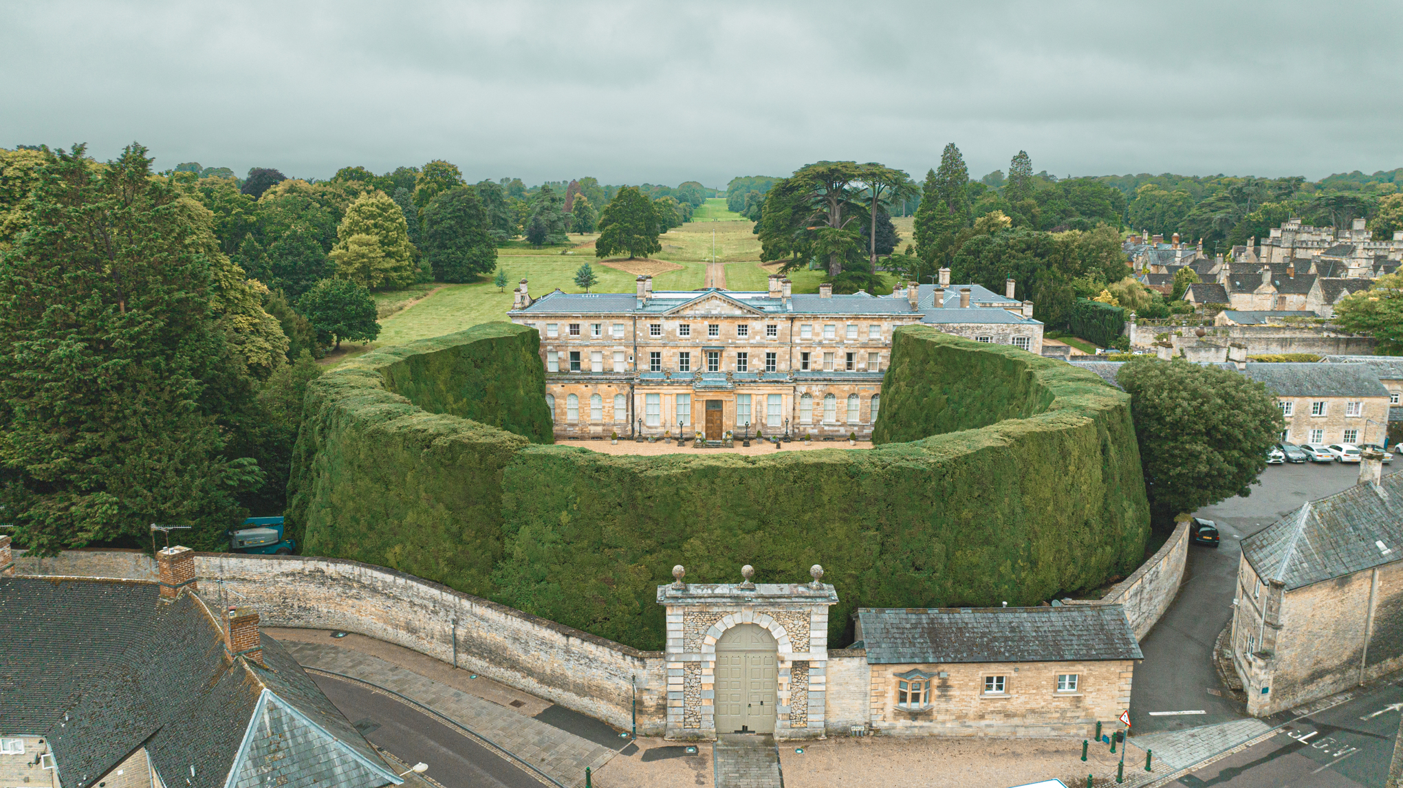 Die höchste Eibenhecke der Welt im Bathurst Estate Cirencester Park steht im Guinness-Buch der Rekorde
