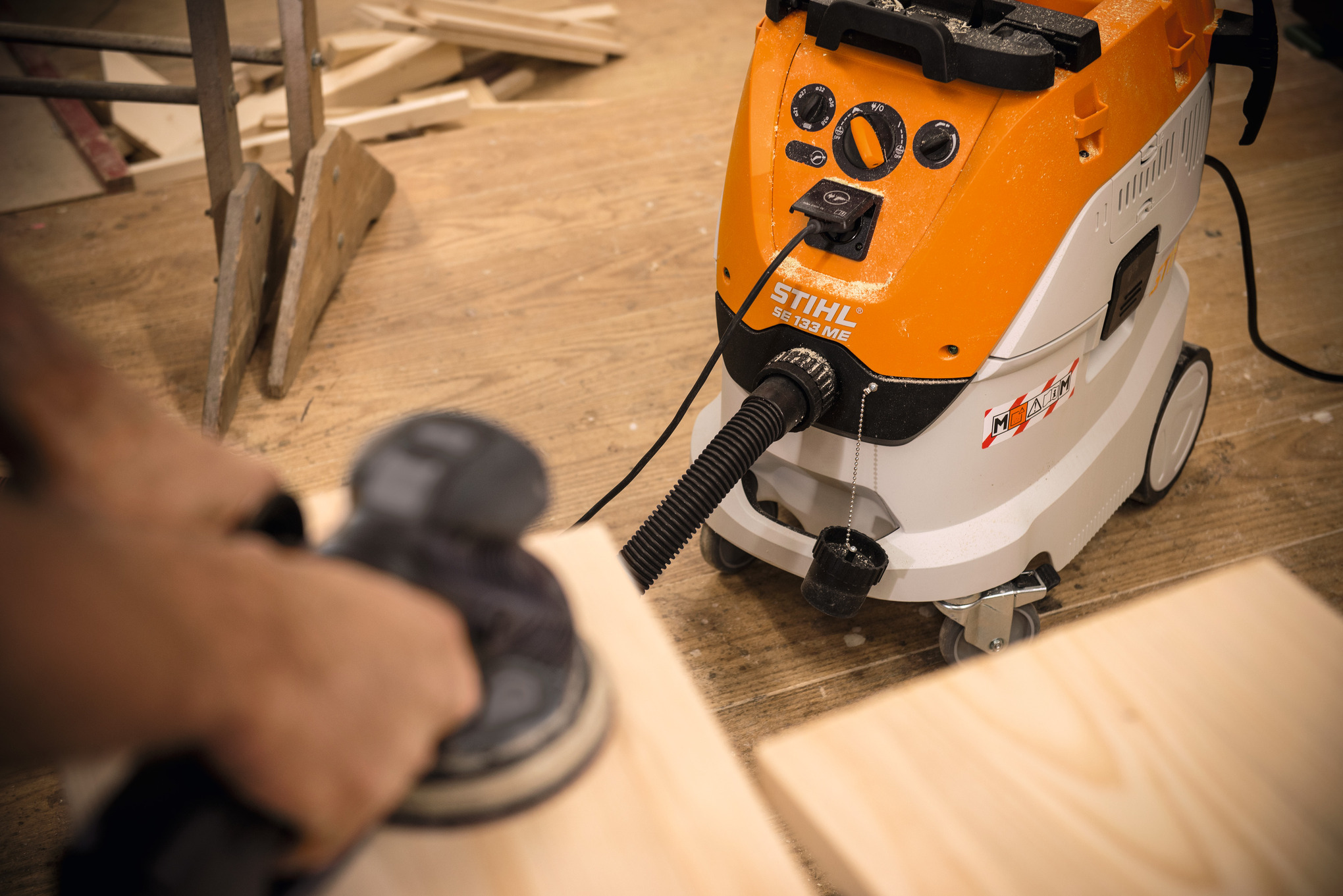 AUTOMATISCHE ABSAUGUNG MIT EINSCHALTAUTOMATIK