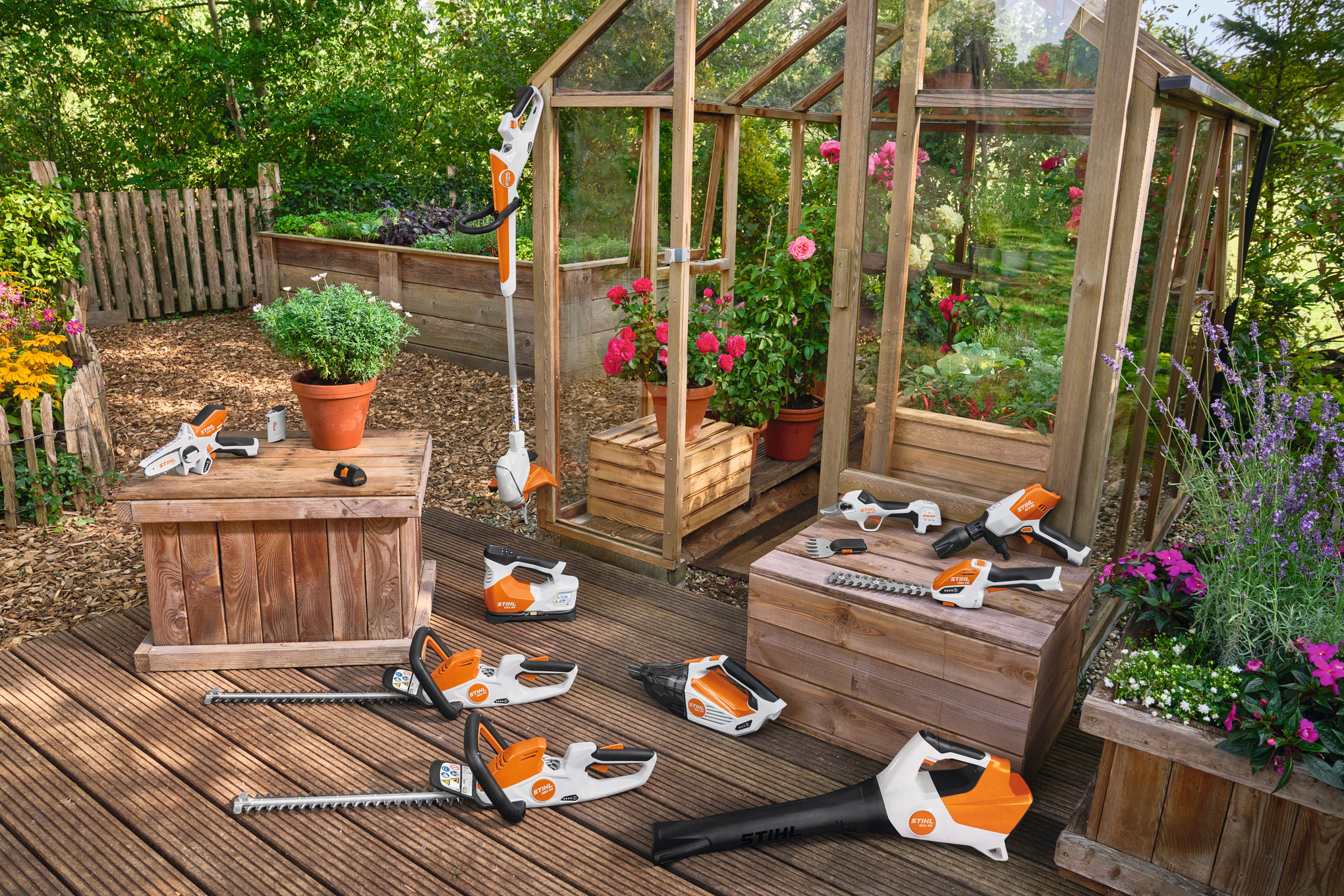 STIHL Geräte im AS-System, Akku-Heckenschere HSA 40, Akku-Handsauger SEA 20, Akku-Motorsense FSA 30