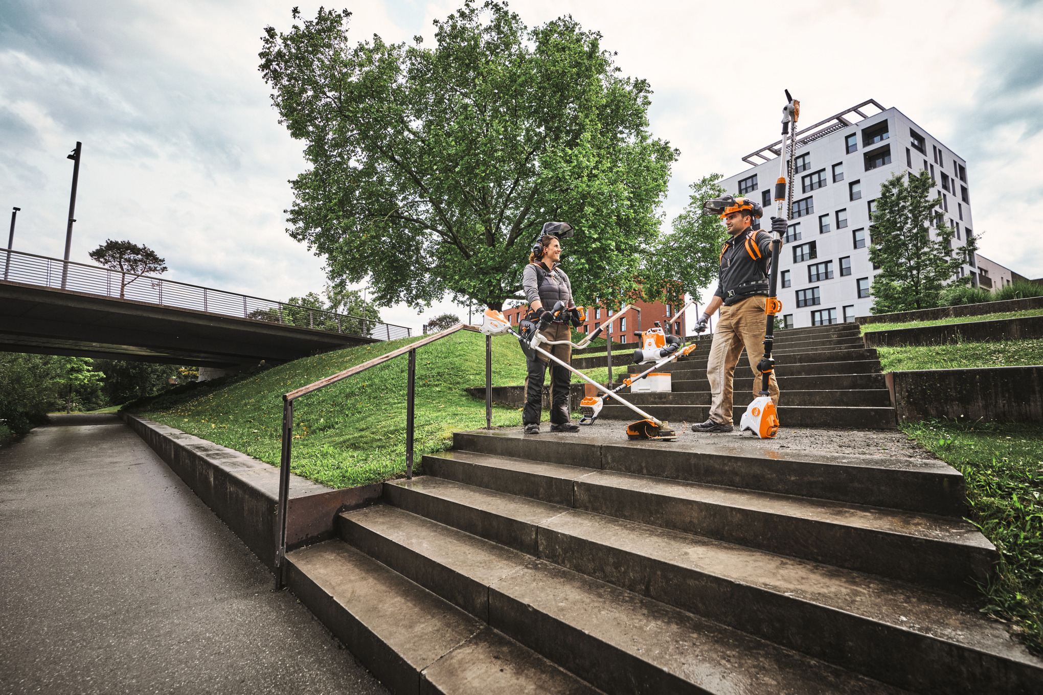 STIHL Geräte auf einem Pritschenwagen