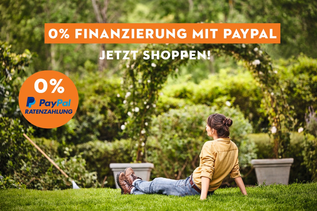 Banner: 0 % PayPal-Finanzierung mit „Jetzt shoppen“ und eine Frau sitzt entspannt im Garten auf dem Rasen und ein Badge „0 % PayPal Ratenzahlung“ ist zu sehen.